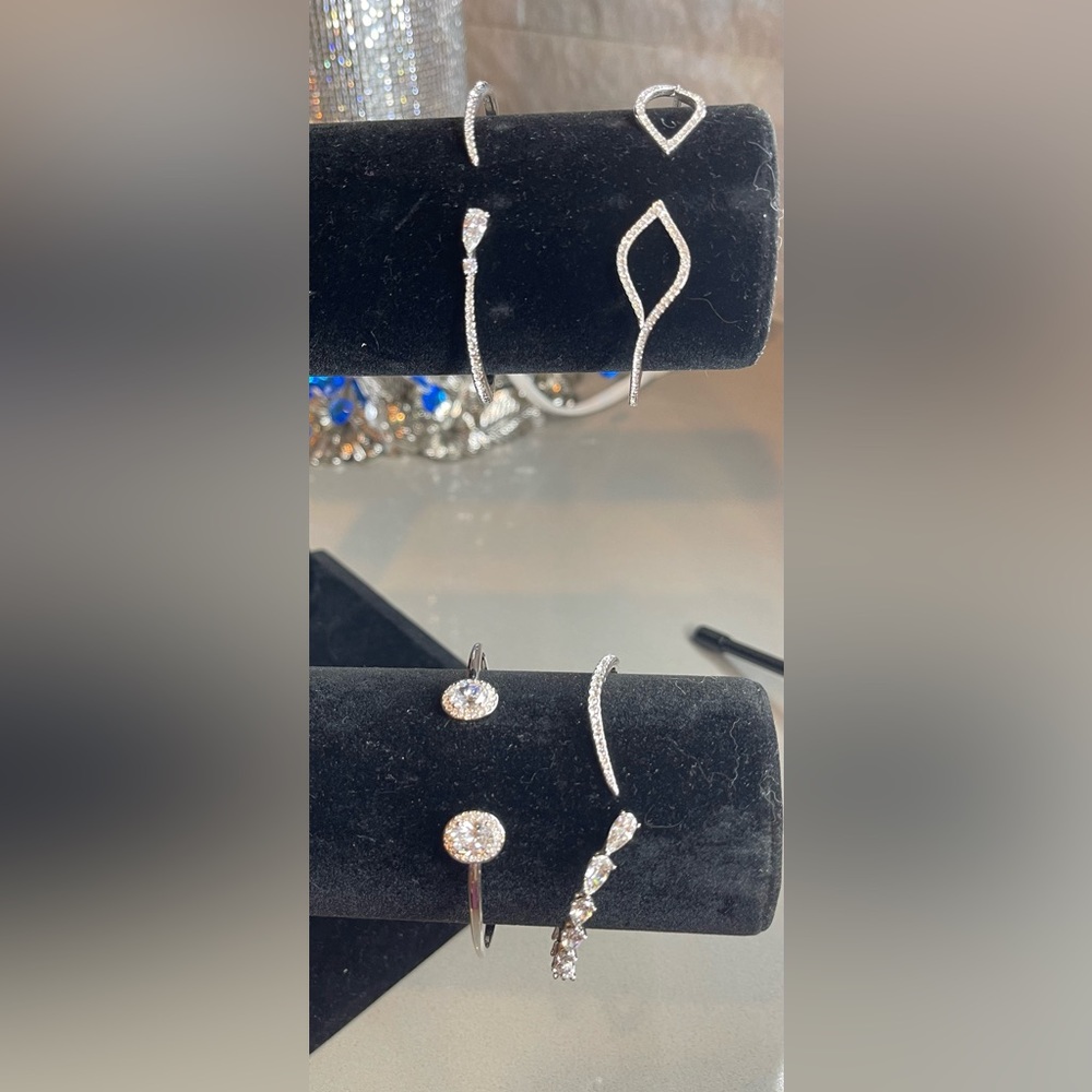 GORGEOUS SPARKLY CUFF BRACELET SET